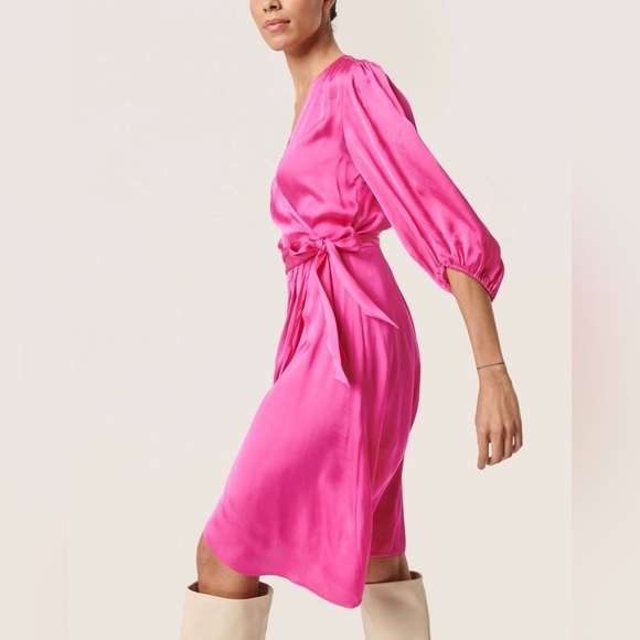 Soaked in Luxury SLEline Wrap Dress in Fuchsia Fedora Size Small - Picture 2 of 9
